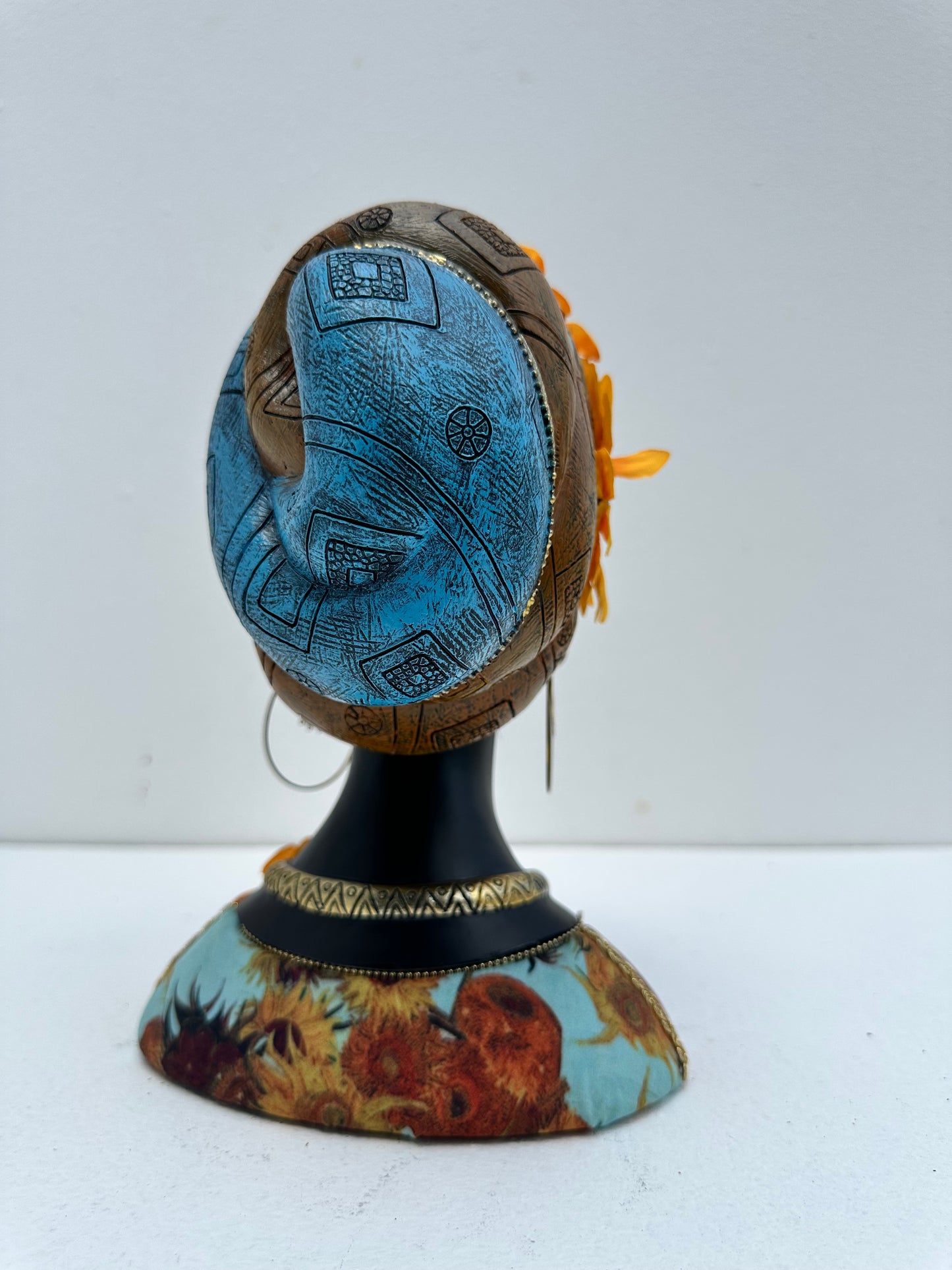Africa Flower Lady Ornament