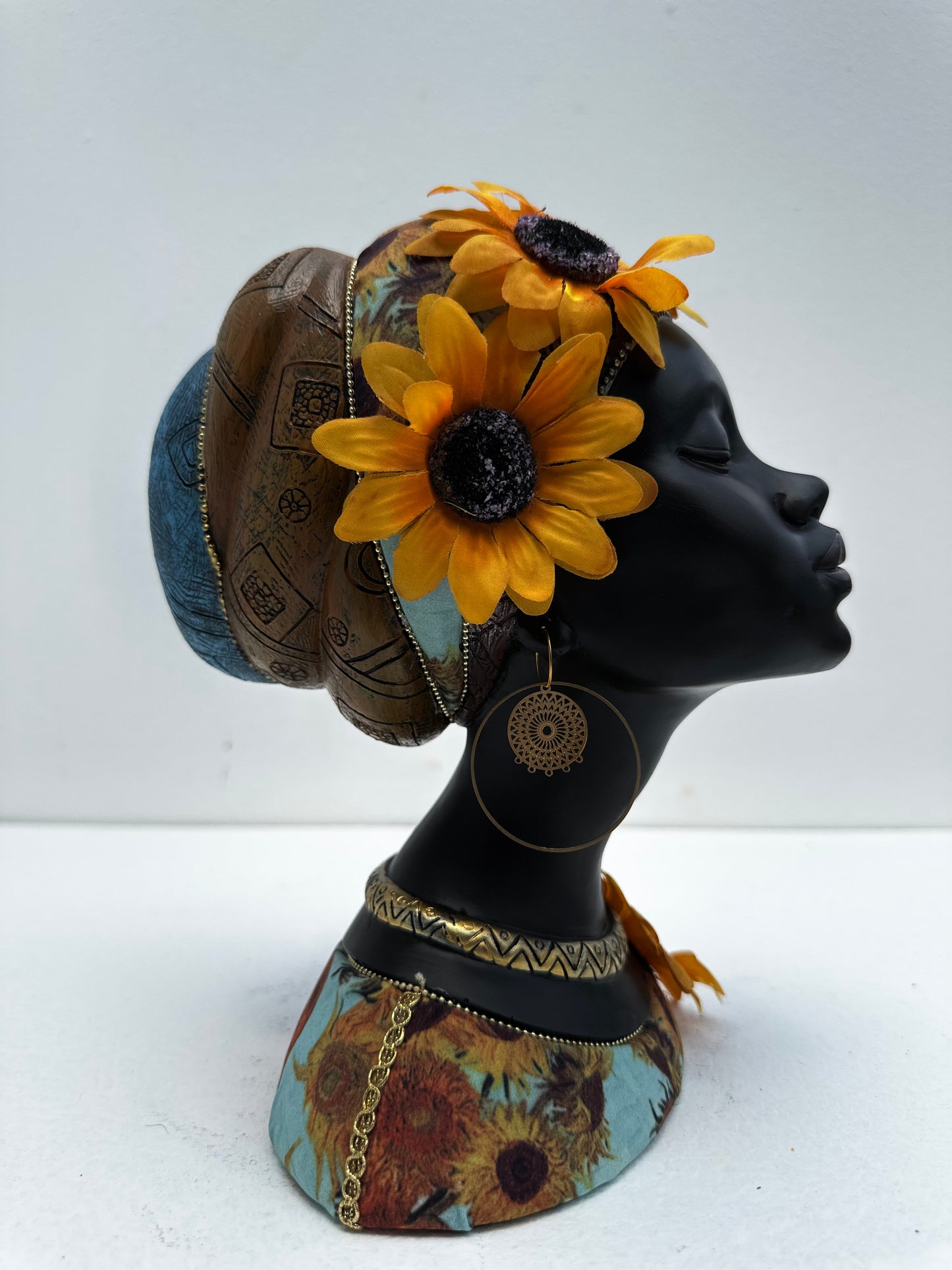 Africa Flower Lady Ornament