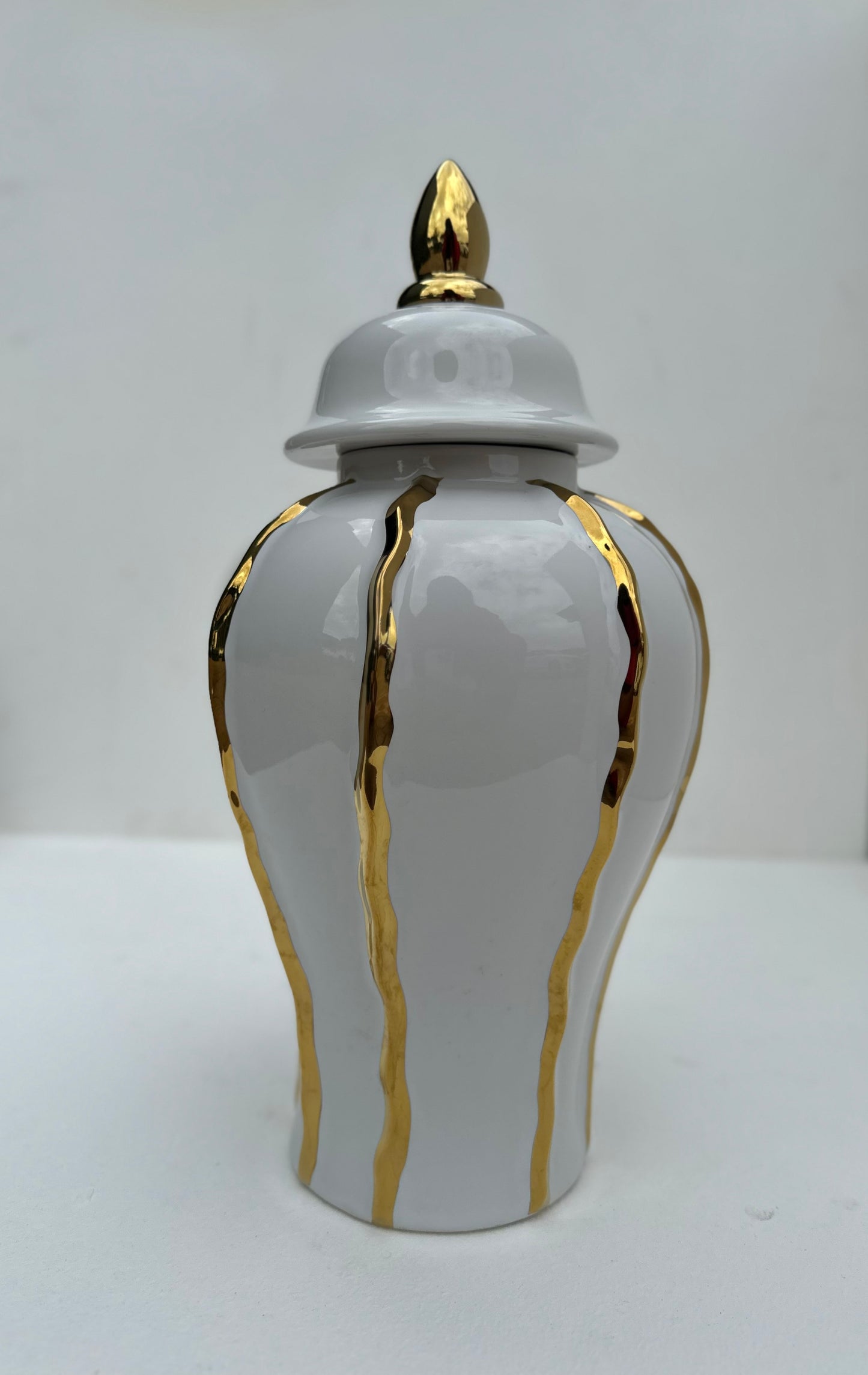White with gold lines ginger jar (Large)